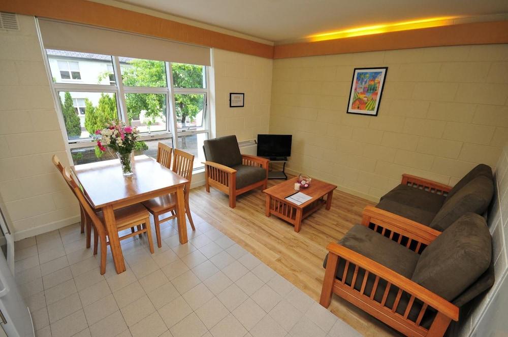 Corrib Village Rooms University Of 골웨이 외부 사진